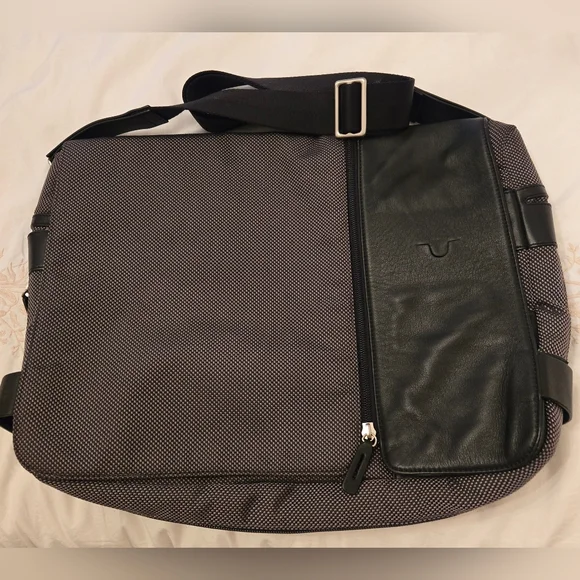 Ro Men's Black and Gray Nylon Leather Messenger Bag