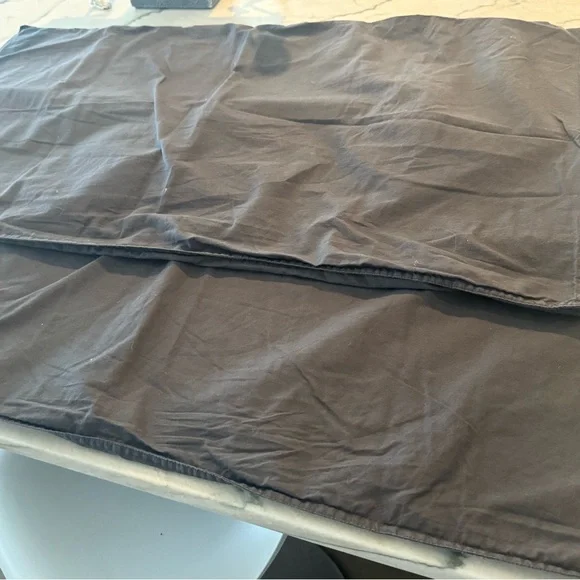 King size duvet cover and 2 pillow cases.