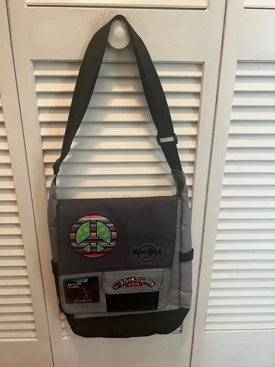 #1814** Unisex’s Hard Rock Cafe Gray & Black Messenger Bag - Peace Patch