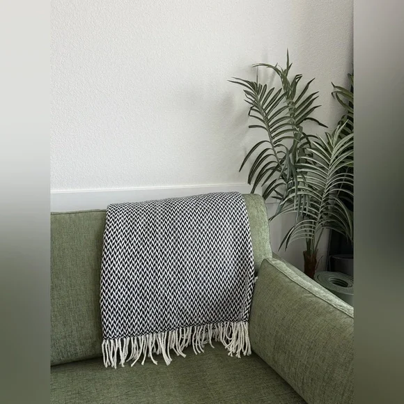 West Elm Knit Acrylic Blanket Throw Chevron 46x55 inches