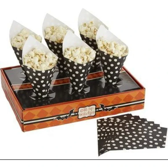 NWT HALLOWEEN PARTY Eat Up Witches Popcorn Candy Cones and Display‎ Box