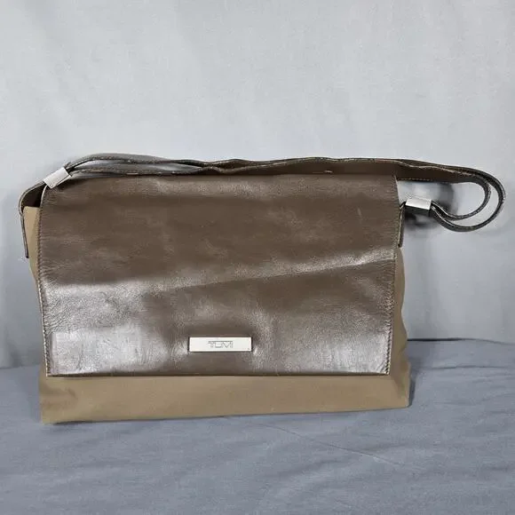 Tumi Alpha 96108DH Brown Leather Canvas Messenger Bag Briefcase Commuter TPass