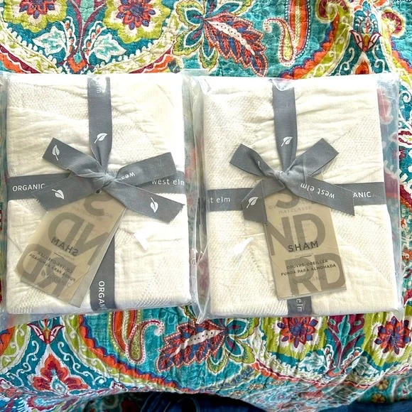 2 WEST ELM Organic Textured Waffle Standard Shams Cream