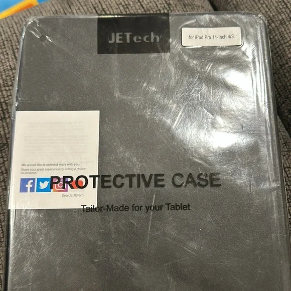NWT Protective case for iPad Pro 11 inch 3/4