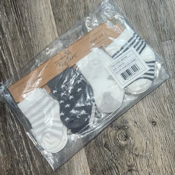 NWT Touched By Nature 8 Pair Socks in Charcoal