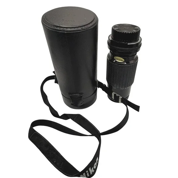 Sigma Zoom-Master 70-210 f/4-5.6 for Nikon - Made in Japan-Case & Filter