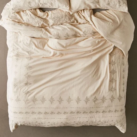 NWT Urban Outfitters UO Dawson Embroidered Cross-Dyed Duvet Cover Twin
