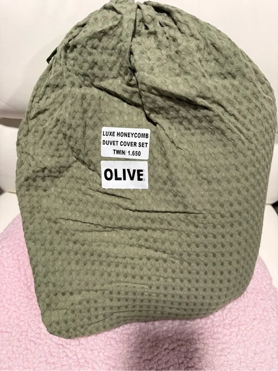 Quince Luxe Honeycomb Duvet Cover Set in Olive