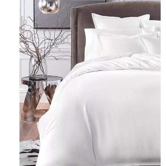 Bloomingdale’s Sky 500TC Duvet Cover Set in Twin white