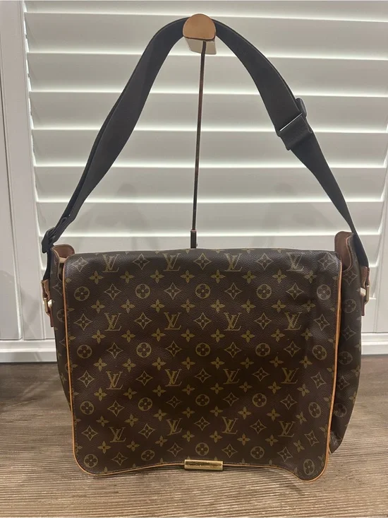 Louis Vuitton Monogram Computer Messenger Bag - Brown & Gold Hardware