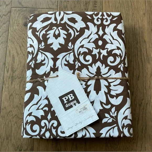 Pottery Barn Teen Dorm DAMASK Duvet Cover Size Twin / Twin XL Brown White NWT