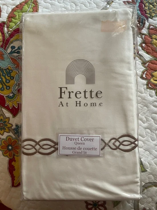 NWT FRETTE duvet cover in QUEEN