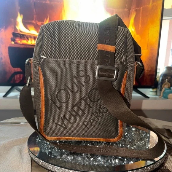 Louis Vuitton Damien Tara Damier Citadin Brown Canvas Messenger Bag