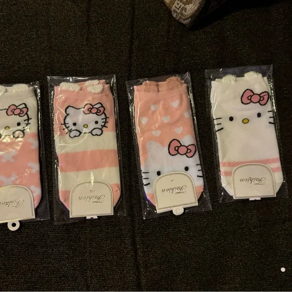 Hello Kitty NWT Pink and White Socks (4 Pair)