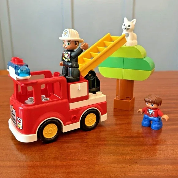LEGO DUPLO Fire Truck Ladder Rescue Set Figures‎ Tree Cat No Box Complete Set