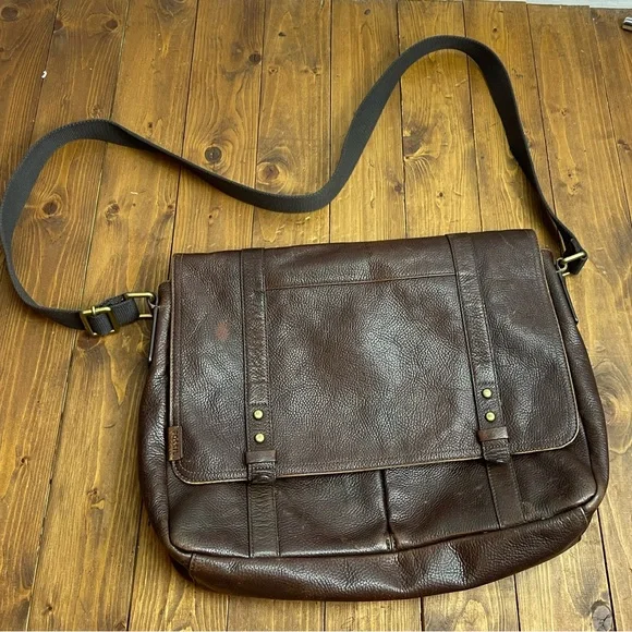 Fossil travis brown leather messenger bag