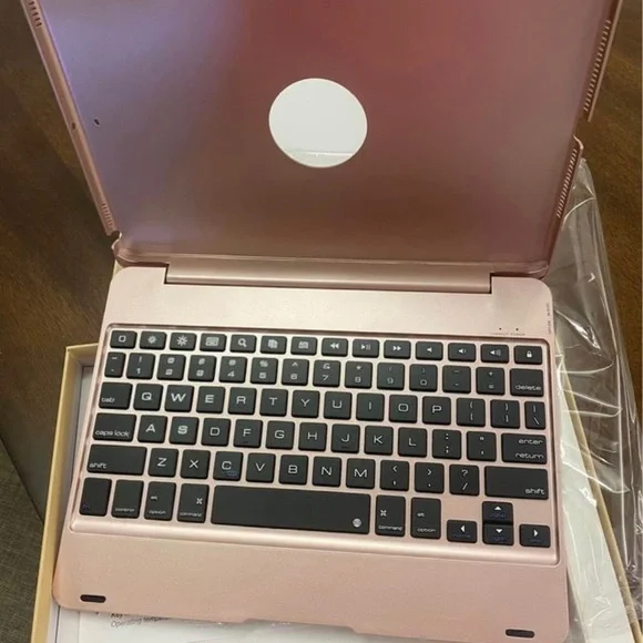 IPad hard case with keyboard