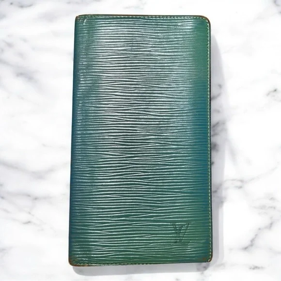 Louis Vuitton Epi wallet