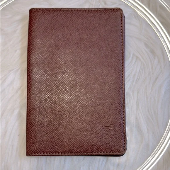 Louis Vuitton Porte 2 Cartes Vertical Brown Taiga Leather Card Case Holder