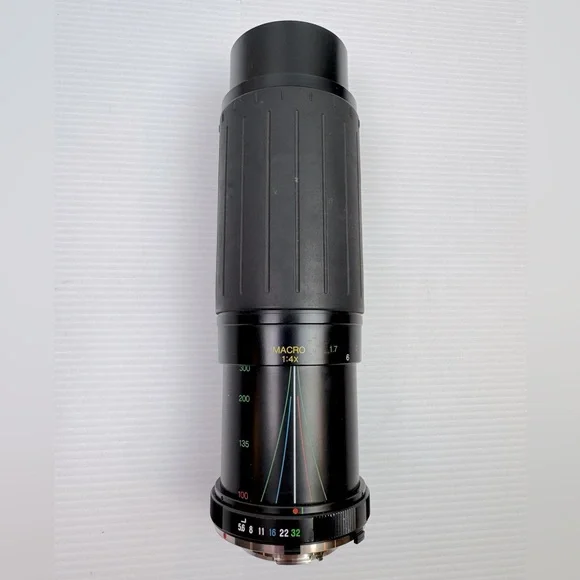 Vivitar 100-300mm f/5.6-6.7 MC Macro Focusing Zoom MF Lens 09822681 Japan