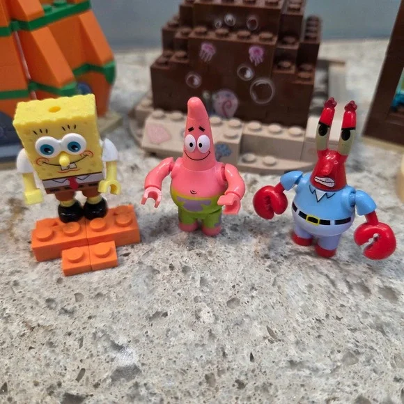 SpongeBob SquarePants Bikini Bottom Pineapple Rock Krusty Krab Minifigures