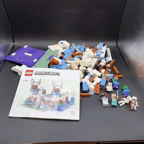 Lego Minecraft The Ice Castle - Set #21186 - 99% Complete