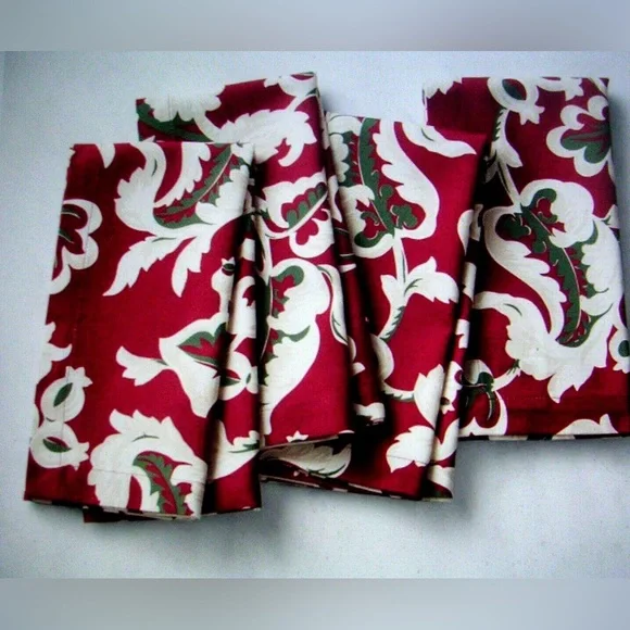 NWT Williams Sonoma Bordeaux Dinner Napkins Red Cream Floral Napkins Set of Four