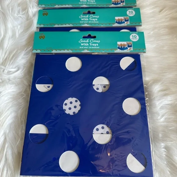 🩷5/$10 Blue and White Snack Cones with Trays. 3 sets
