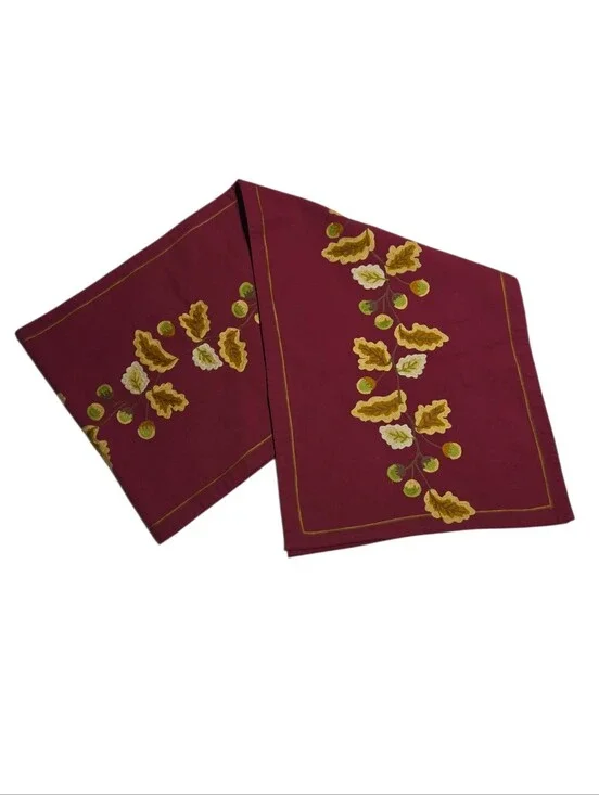 Williams Sonoma Oak Leaf Acorn Embroidered Maroon Tanle Runner 16