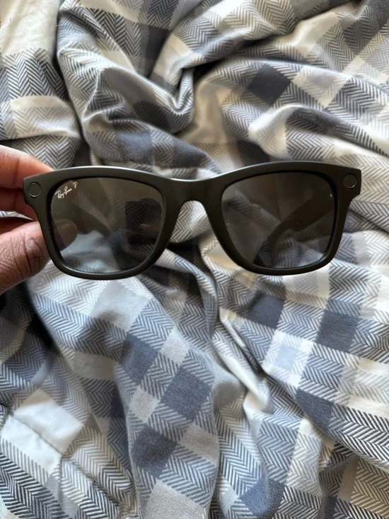 Ray-Ban Black Wayfarer Sunglasses with Silver Hinges