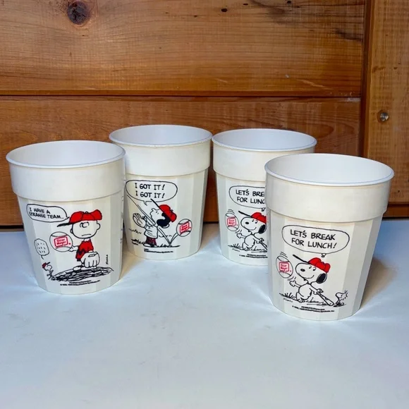 Vintage 1965 Charlie Brown and Snoopy/ Oscar Meyer Plastic Party Cups