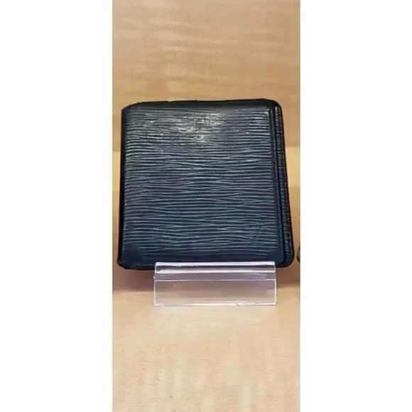 Authentic Louis Vuitton epi folding wallet. CA0095