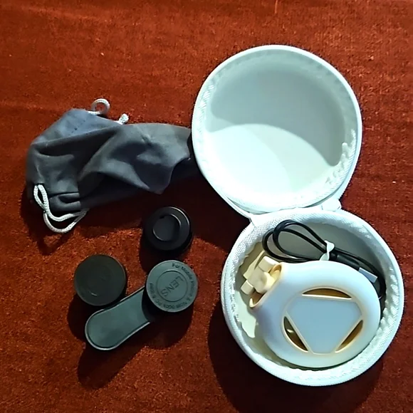 Clip on cell camera lenses kit and clip on light