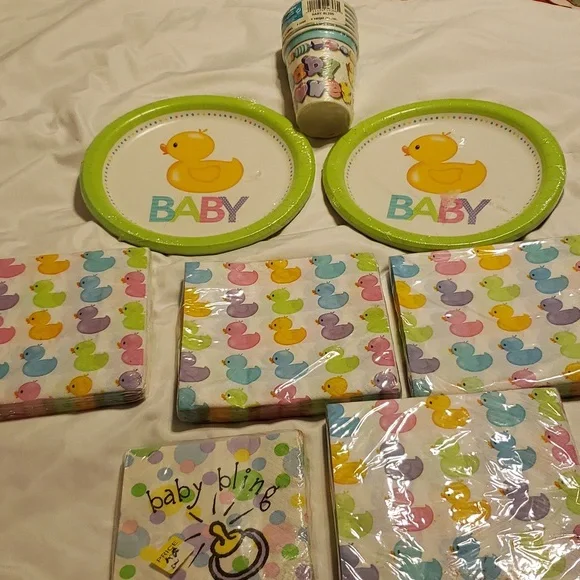 Nwt baby shower plates and napkins