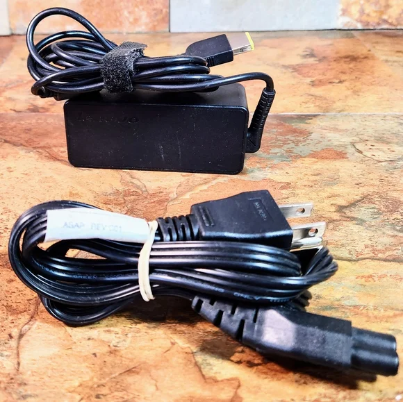 Genuine LENOVO Think-Pad AC/DC Power Adapter • Input : 100-240-V 1.2-A ●