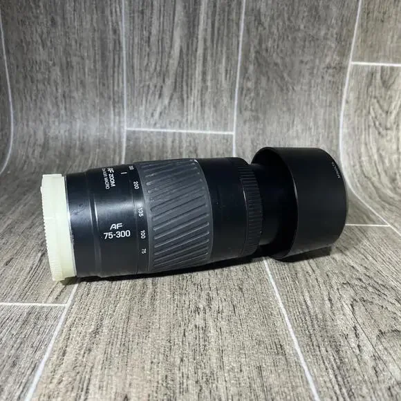Vintage Minolta Zoom AF 75-300 1.5m Lens