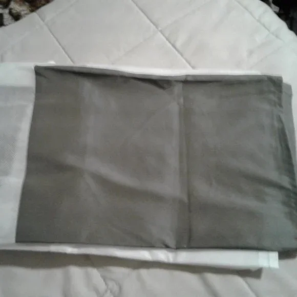 Queen size bed skirt