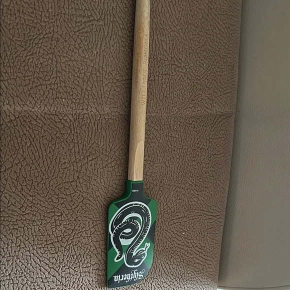 Williams Sonoma Green and Wood Spatula