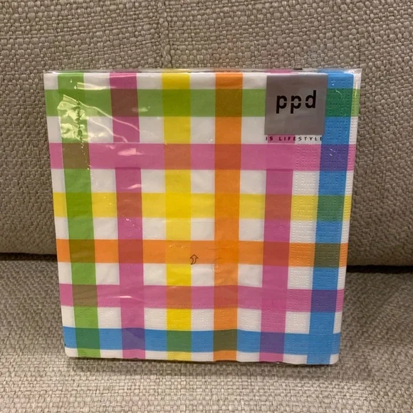 2 pkgs Graphique Plaid white Large Napkins