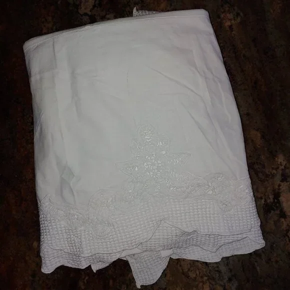 Peking Handicraft Battenberg Lace Waffle Weave White Bed Skirt 13
