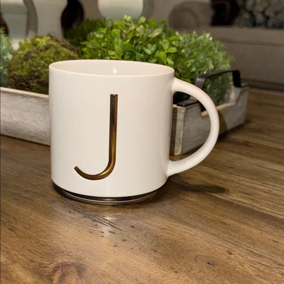 WILLIAMS SONOMA White Coffee/Tea Cup/Mug w/ Gold Letter “J” Initial Monogram