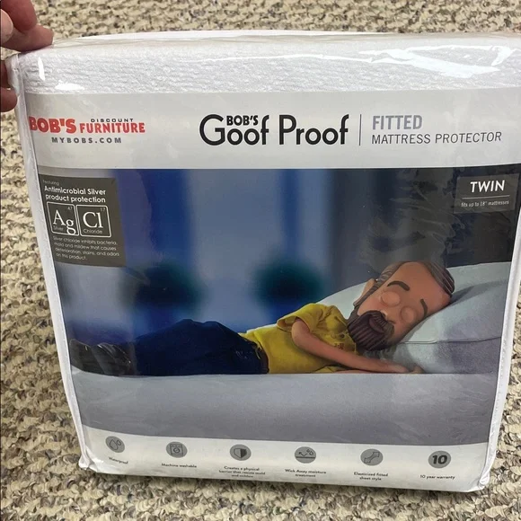 Brand New- Bob's Goof Proof Fitted Mattress Protector - Twin, White