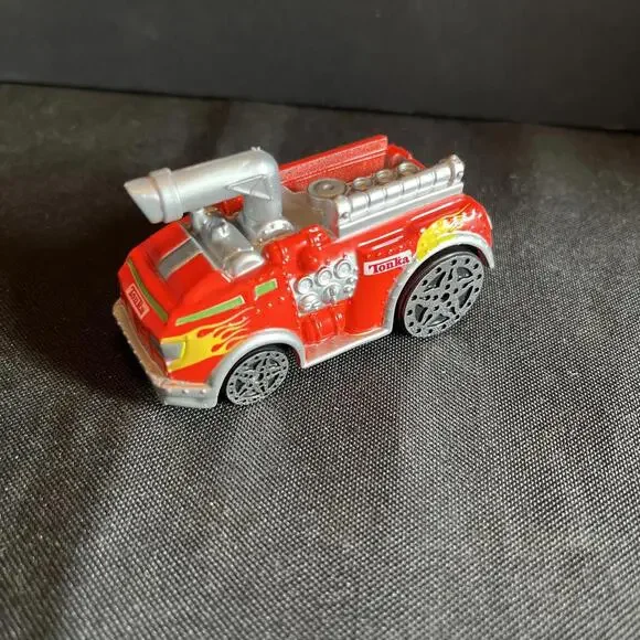 Maisto, Hasbro 2005 Tonka Fire Truck Made in China (Loose Item)