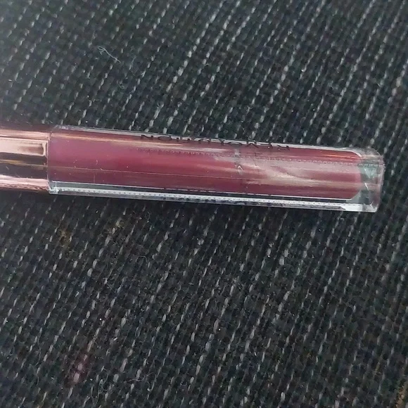 New makeup‎ revolution lip vinyl black forest