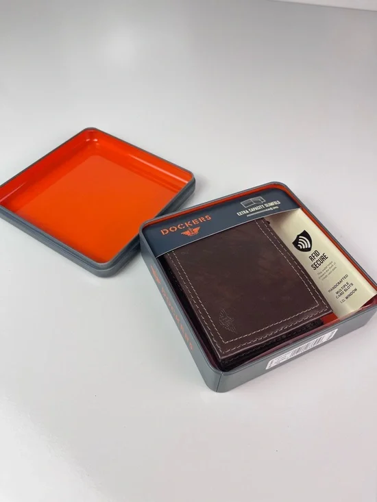 Men’s Dockers Extra Capacity Slim Fold Slimfold Wallet Brown New in Box NWT