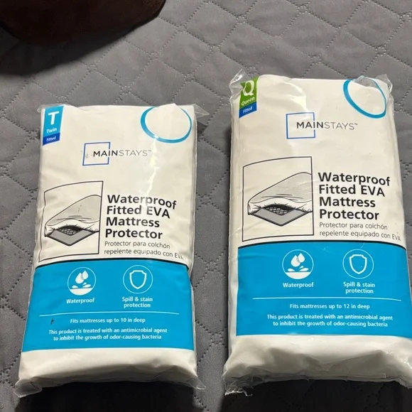 Mainstays Waterproof Fitted Mattress Protector - White and Blue