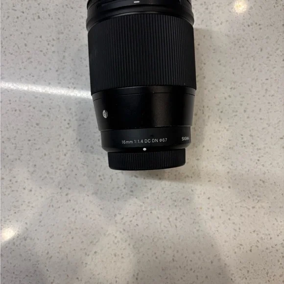 Sigma Beauty Black Telephoto Lens for Cameras