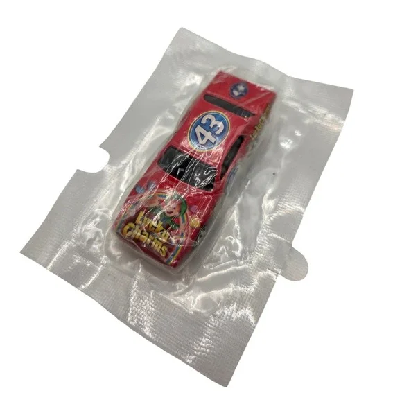 NEW Lucky Charms 43 Promo Package Hot Wheels 71 Plymouth GTX Diecast Car /NN