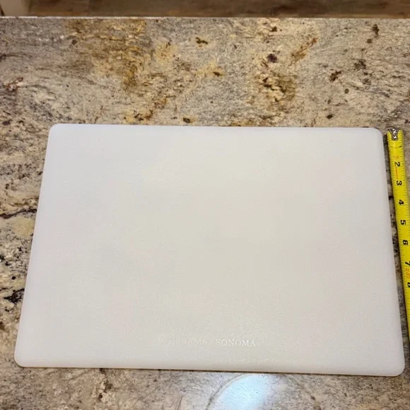 Williams Sonoma Cutting Board- used