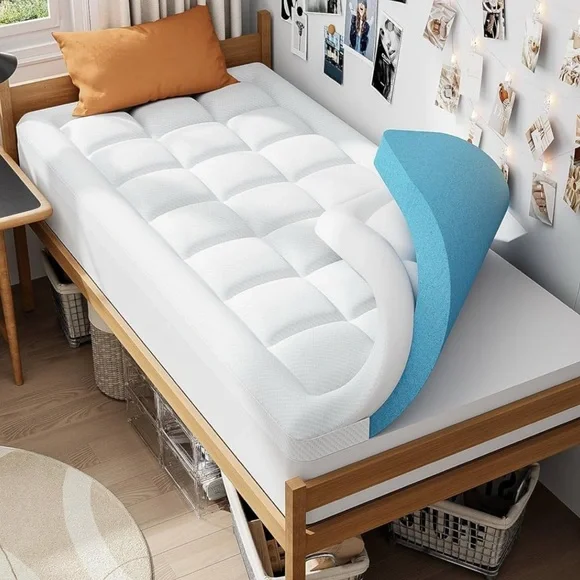Luxurious White and Blue Mattress Cover